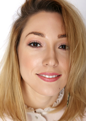 Lily Labeau