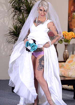 Kleio Valentien